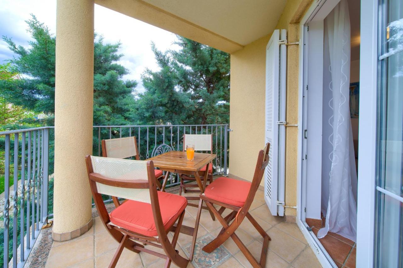 Apartment Camellia Vantacici Exterior photo